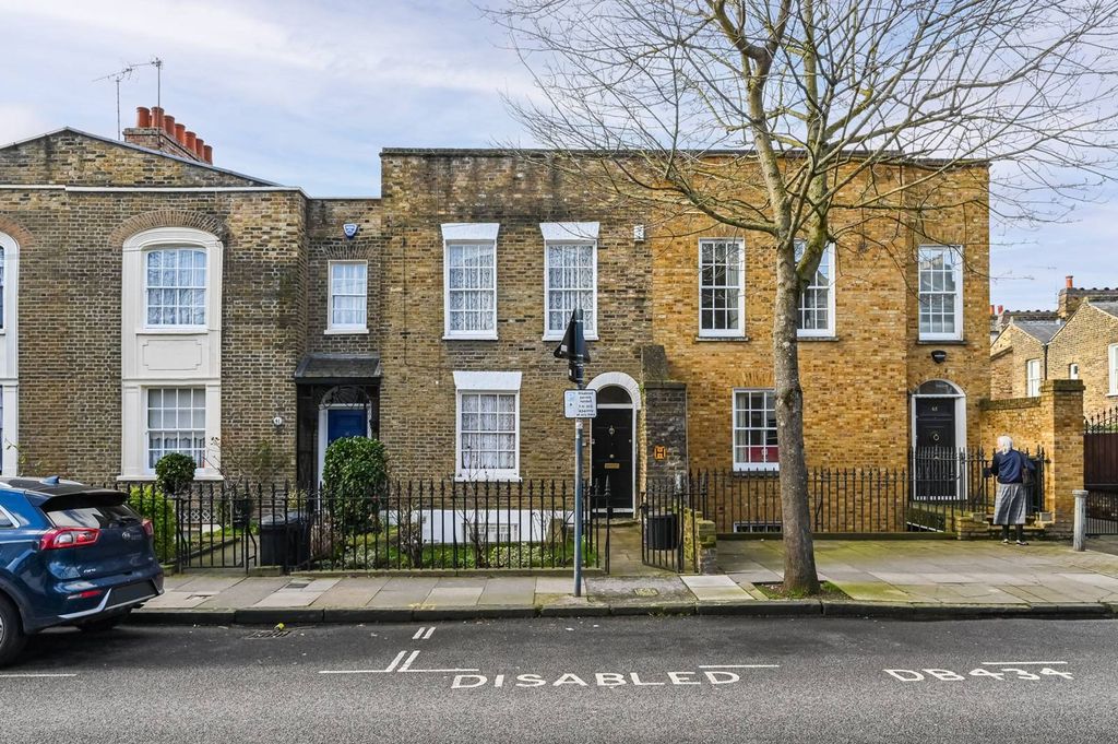 Property photo 2 of 11