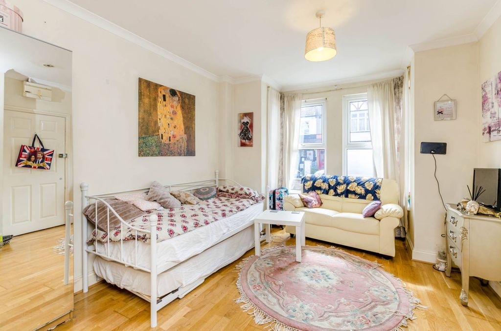 Property photo 1 of 3