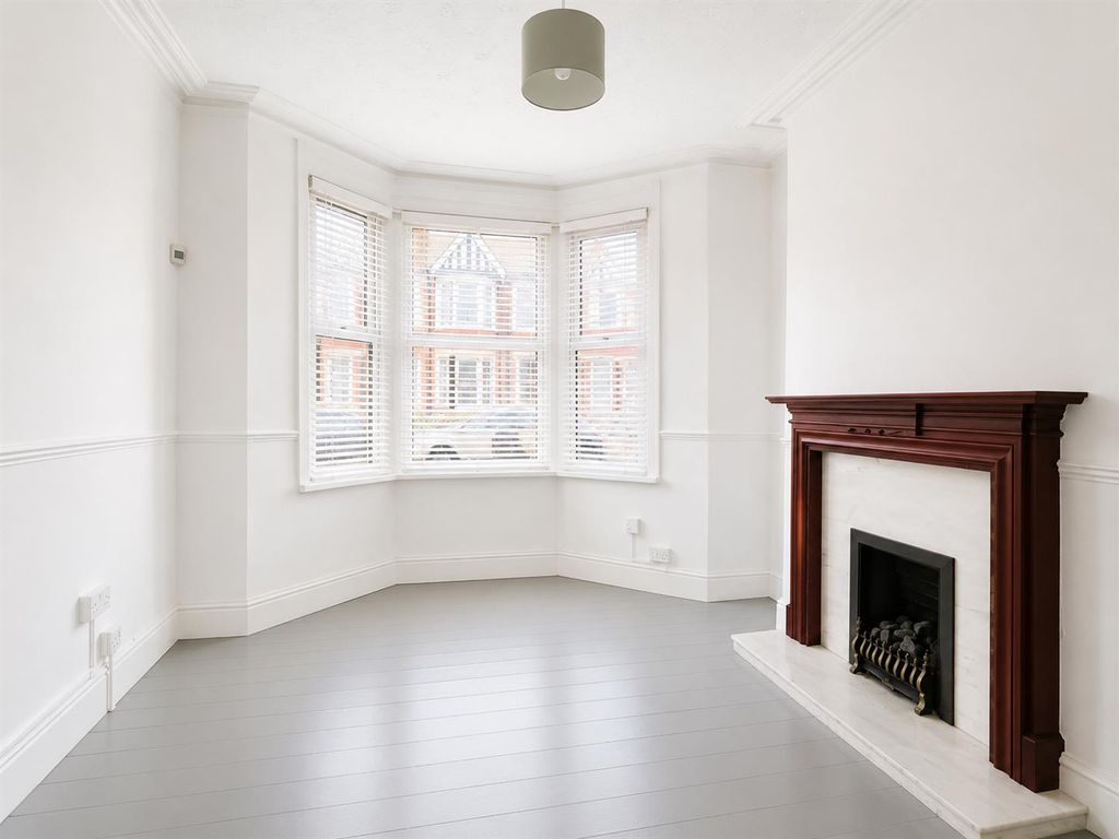 Property photo 2 of 12 Mlounge2.Png
