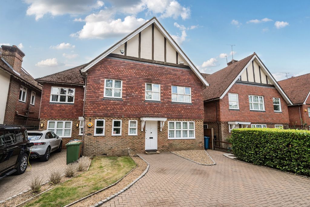 Property photo 1 of 20 1328887-3-687E589...