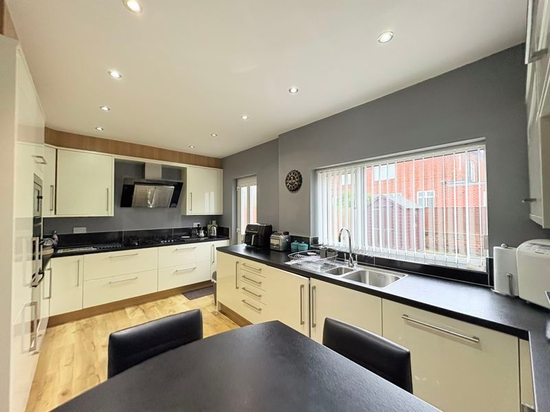 Property photo 2 of 14 Photo 11