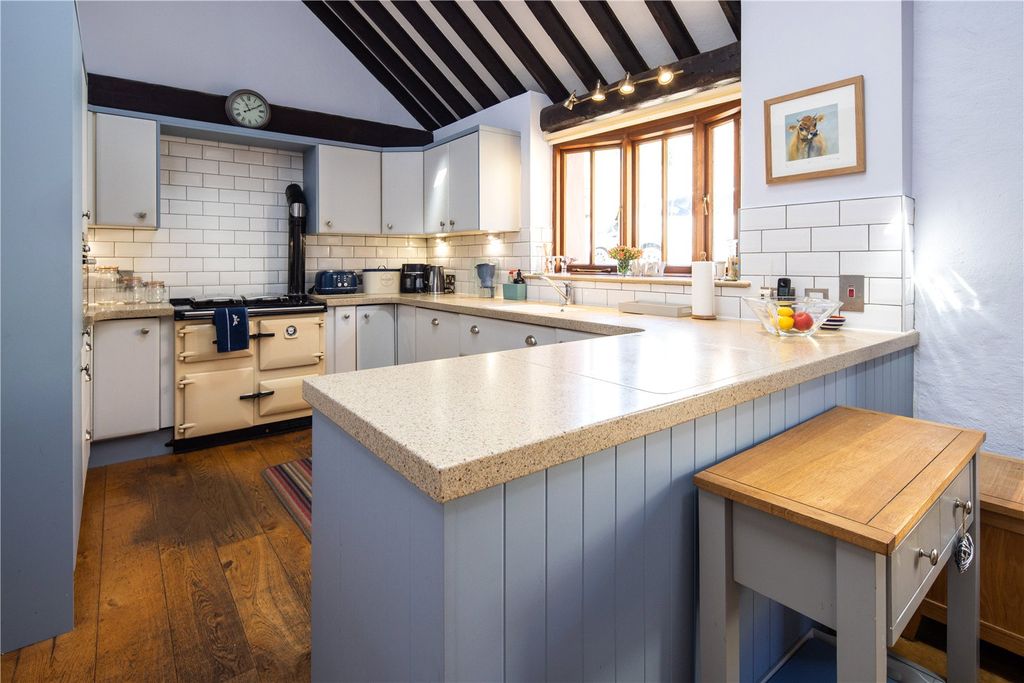 Property photo 3 of 19 Kitchen