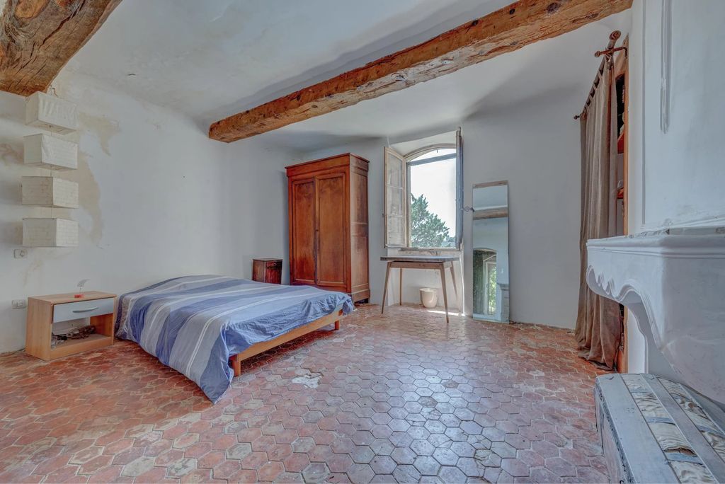 Property photo 2 of 39