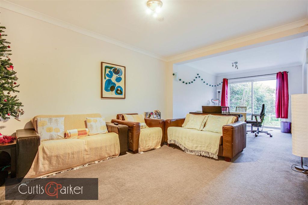 Property photo 2 of 14 842A2496Hdr.Jpg