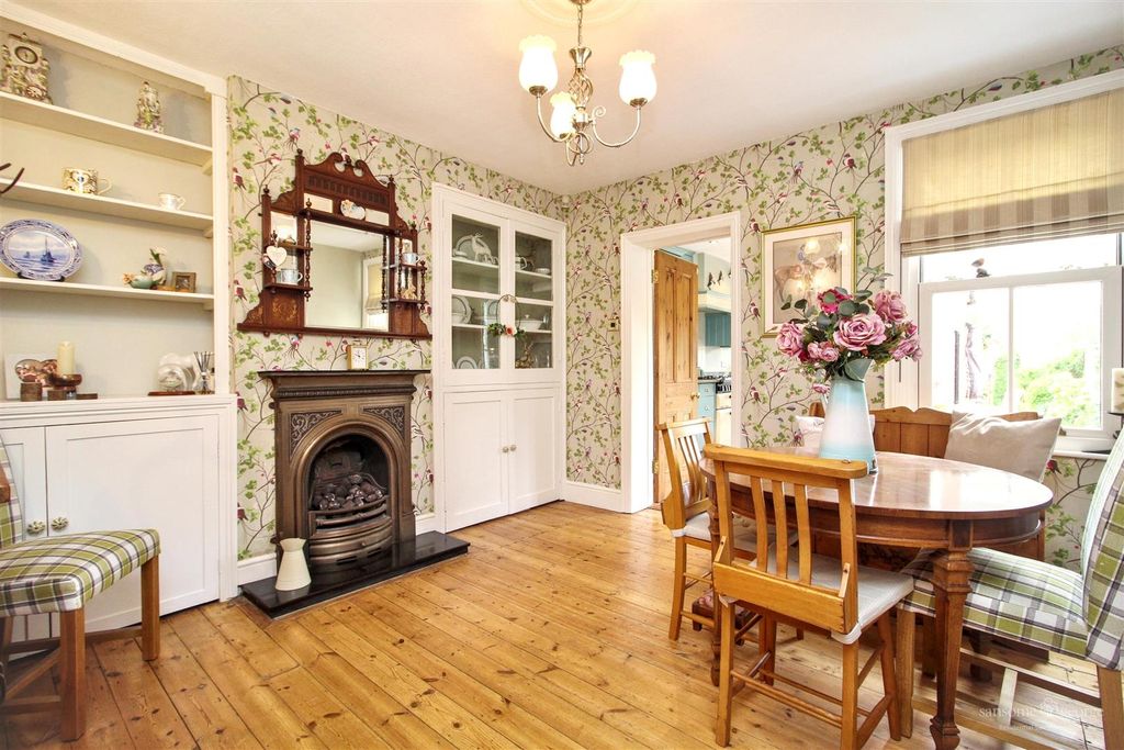 Property photo 3 of 26 Dining Room