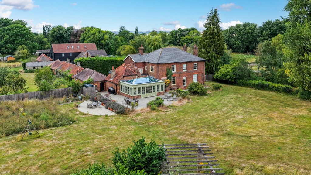 Property photo 2 of 31