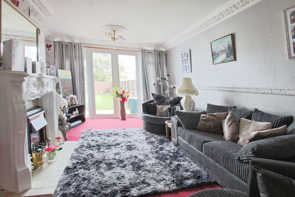 Property photo 2 of 10 4583775