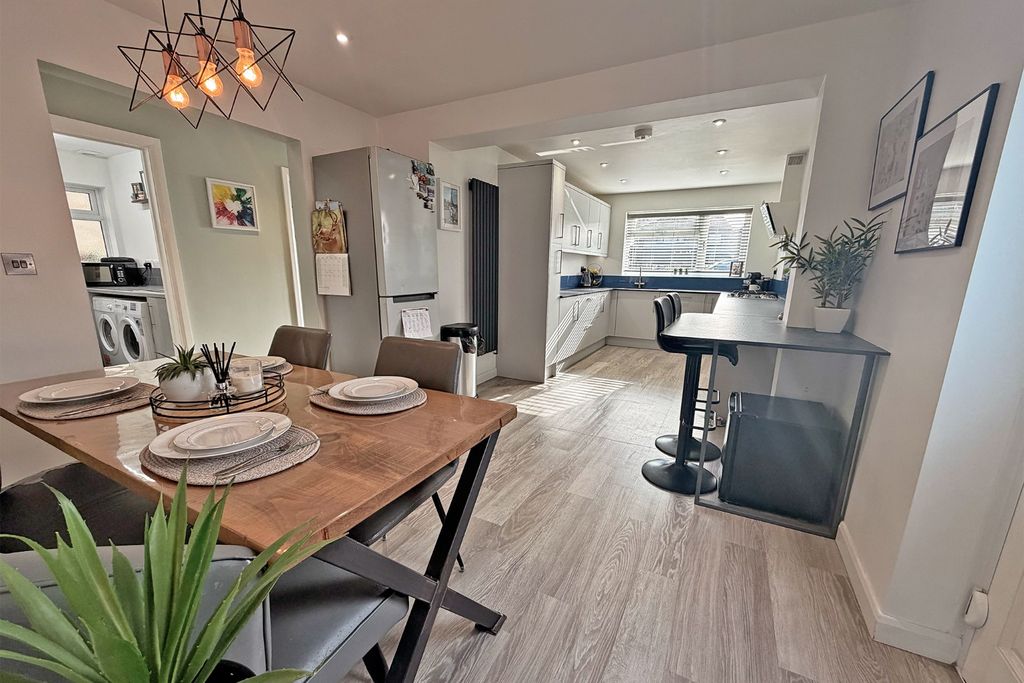 Property photo 2 of 12 4986922