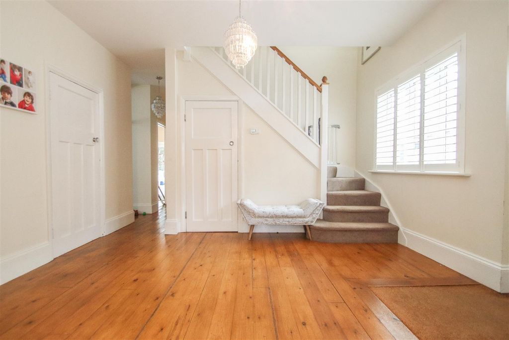 Property photo 3 of 18 Hallway.Jpg