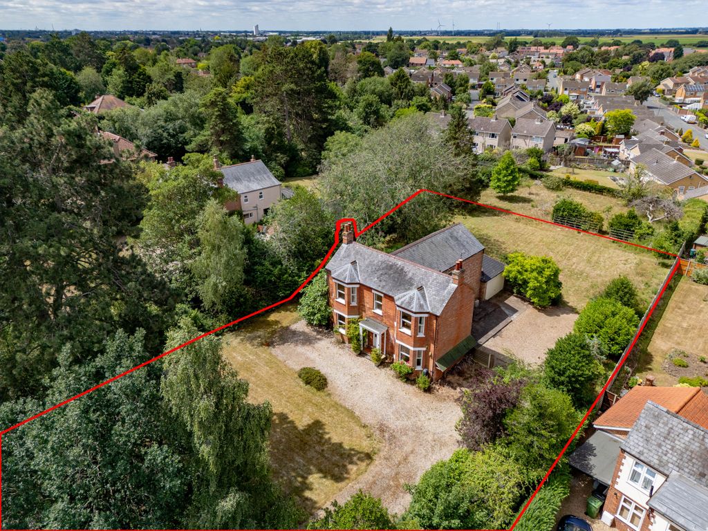 Property photo 2 of 27 Boundary 65 Castle Rising Road