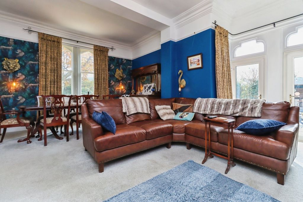 Property photo 2 of 23