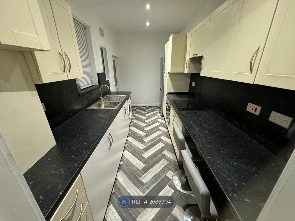 Property photo 1 of 8 Kitchen