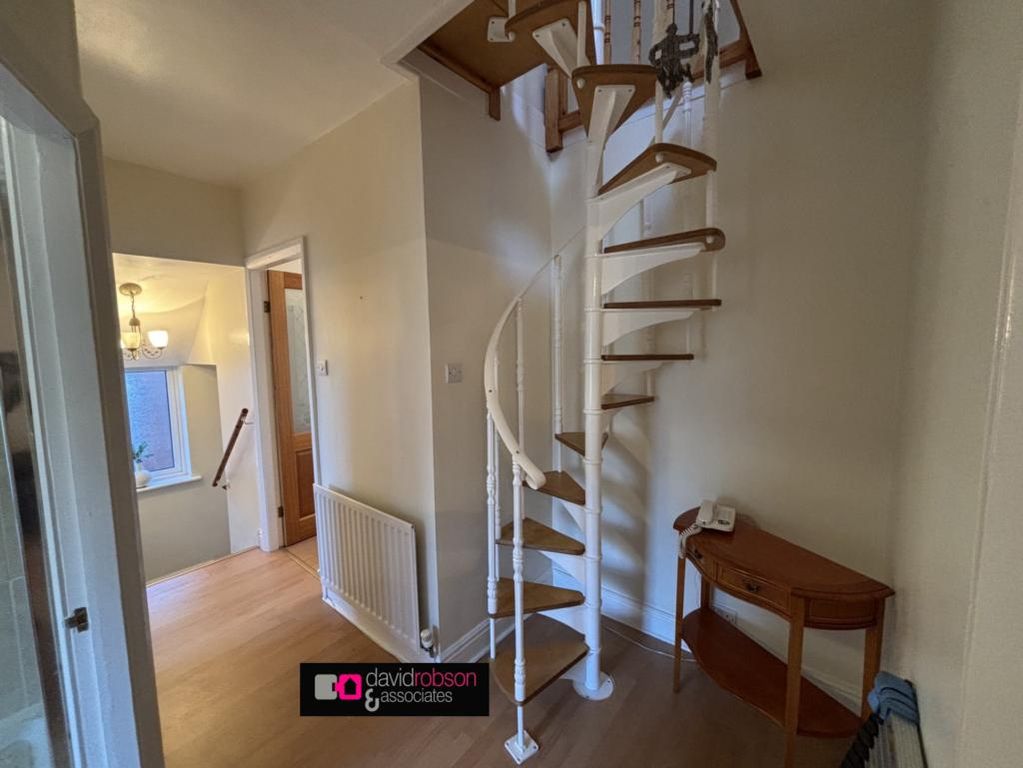 Property photo 2 of 9 Entrance Hall