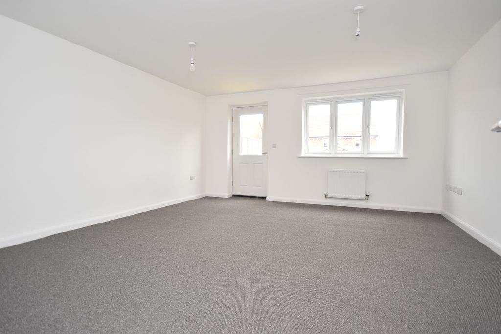 Property photo 3 of 8 Lounge