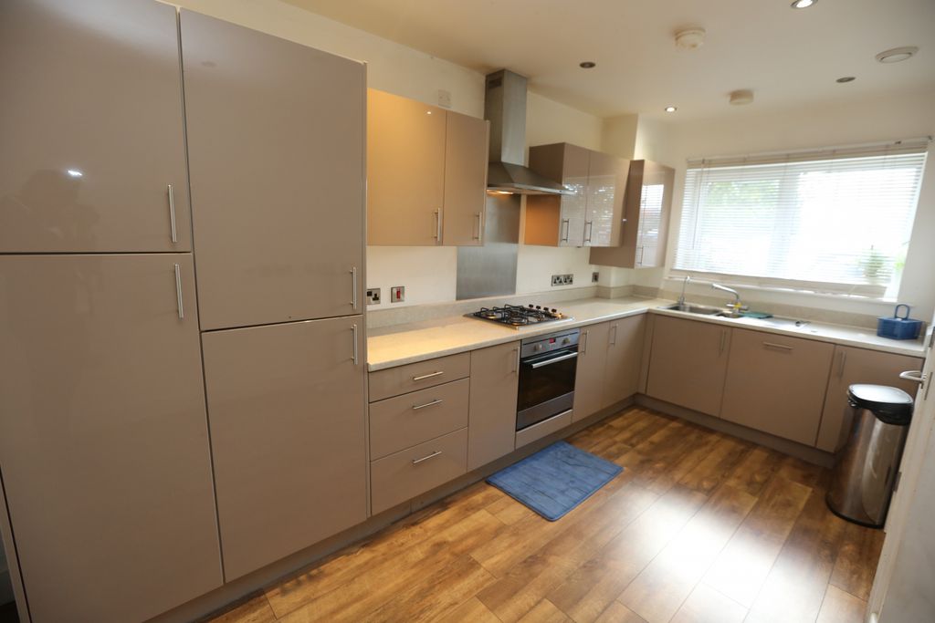 Property photo 1 of 12 Two Bedroom House