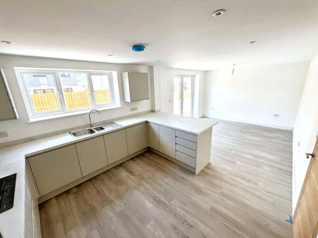 Property photo 3 of 11 Real Image