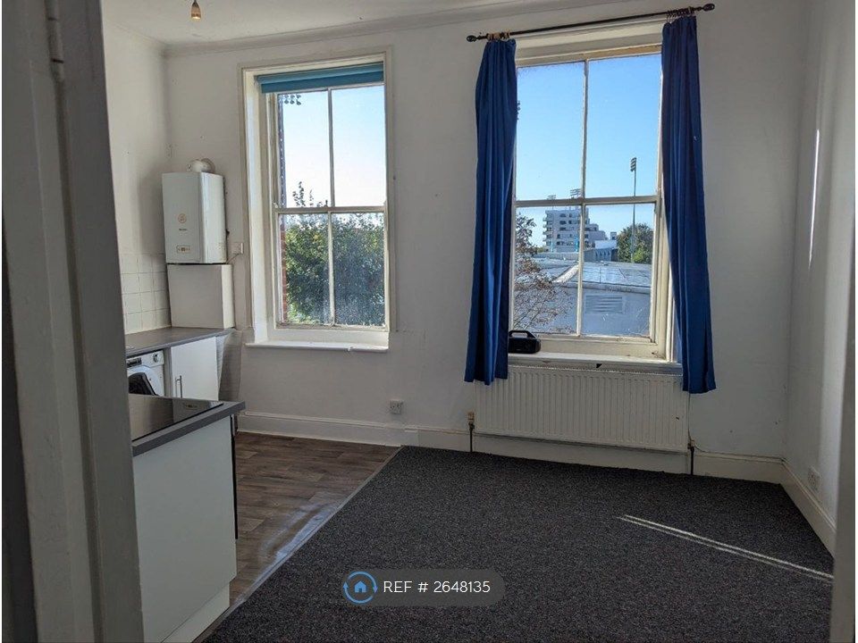 Property photo 1 of 15 Lounge