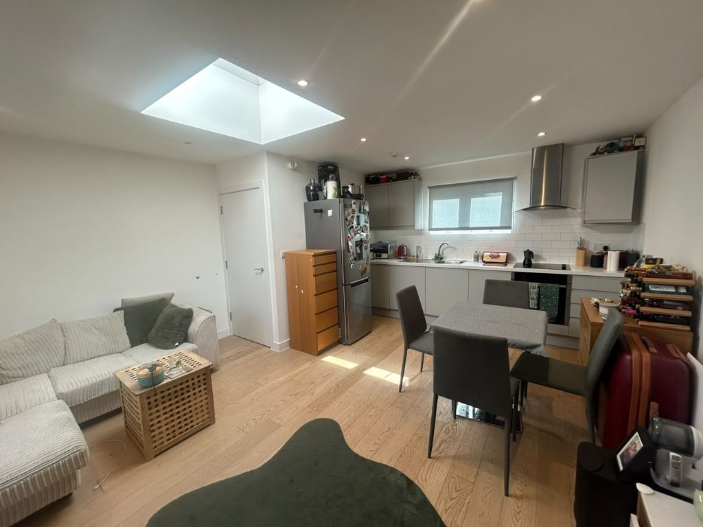 Property photo 2 of 11 5704451