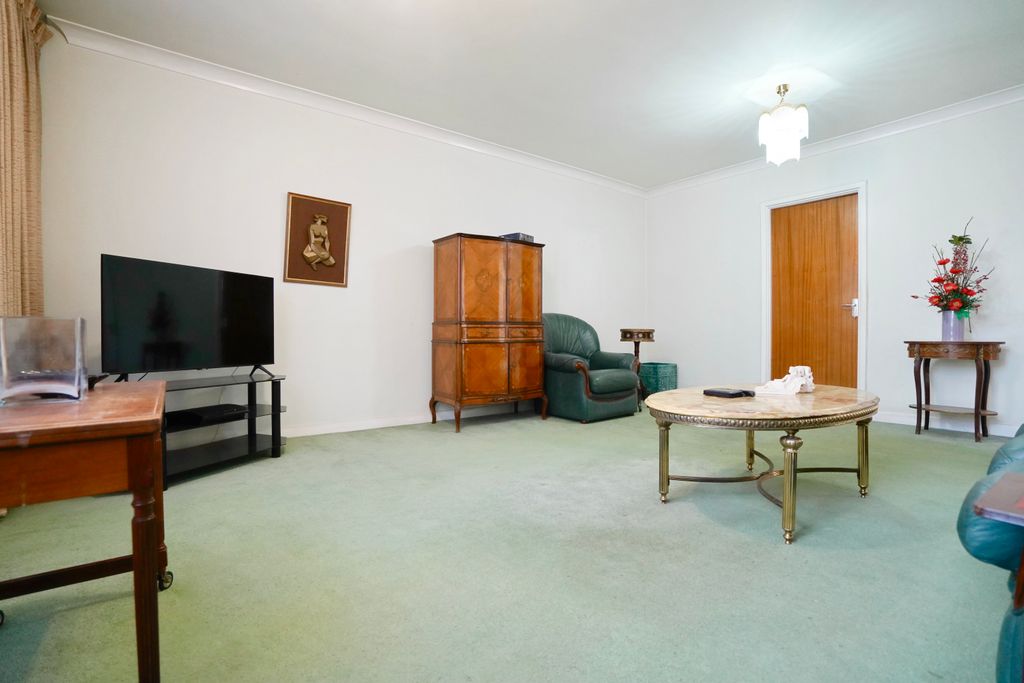 Property photo 3 of 12
