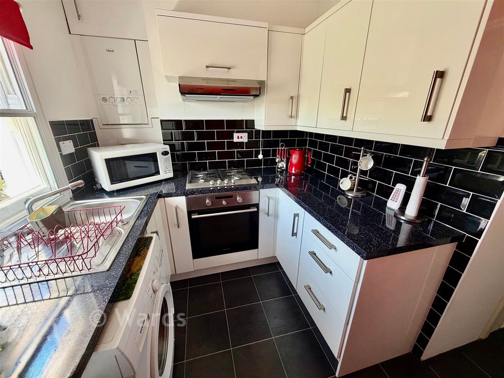 Property photo 1 of 8 Kitchen
