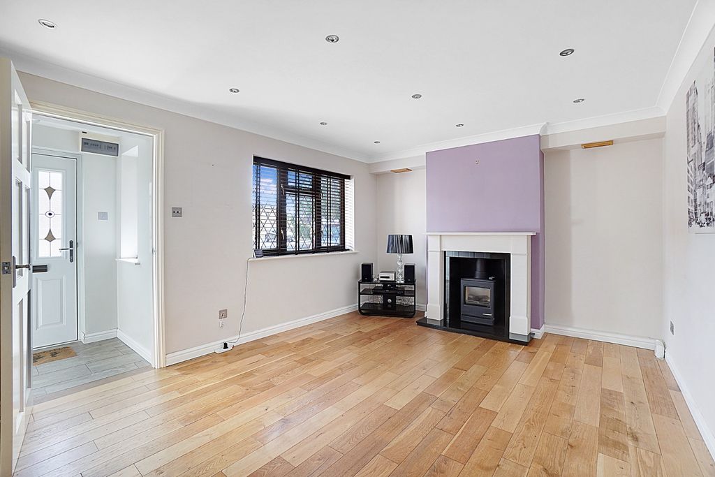 Property photo 3 of 15 4490987