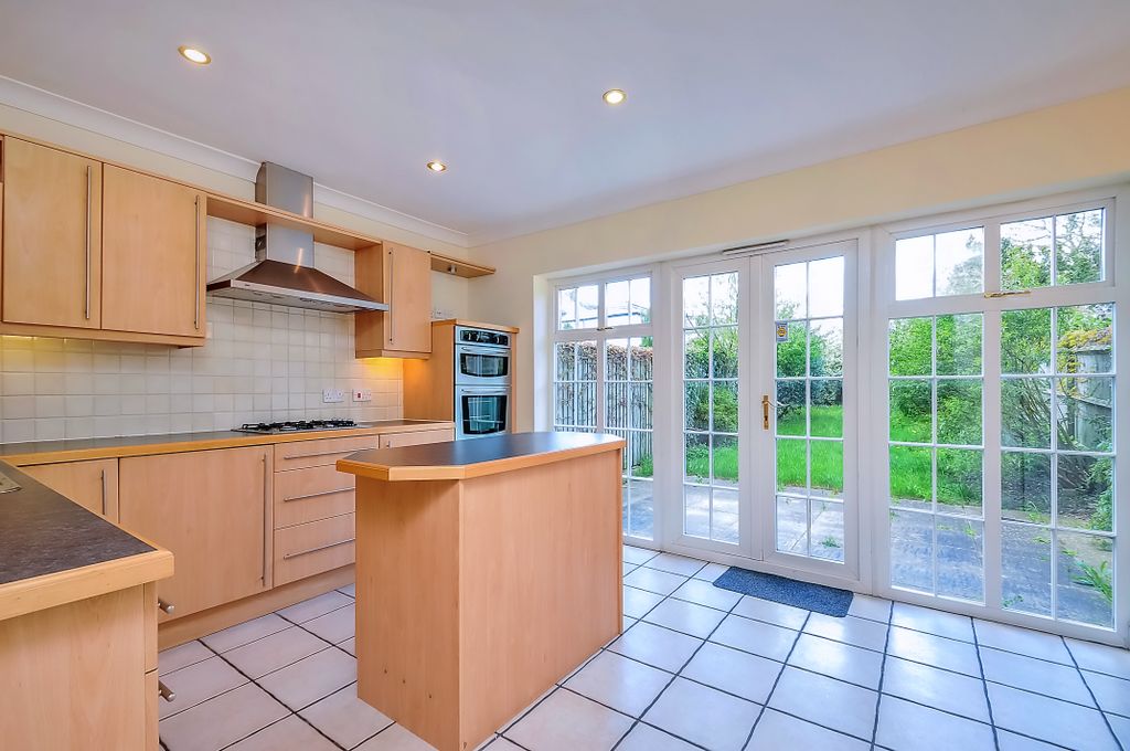 Property photo 3 of 11