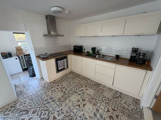 Property photo 2 of 5 Kitchen