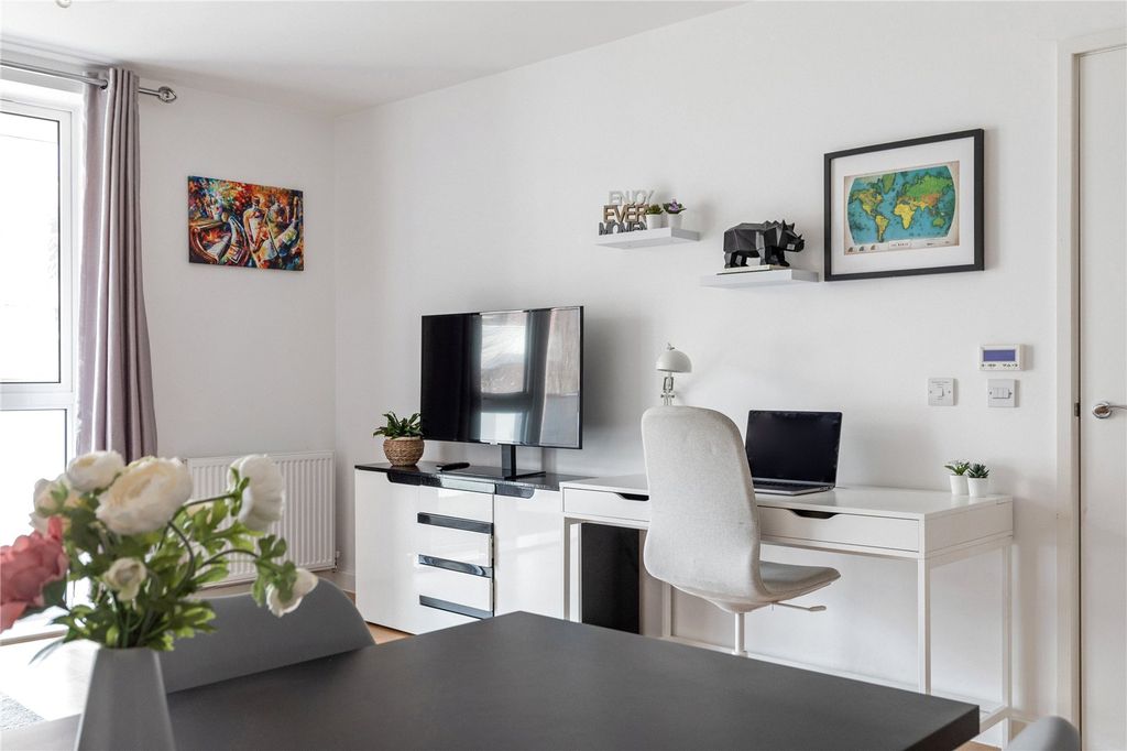 Property photo 2 of 31 Picture No. 24