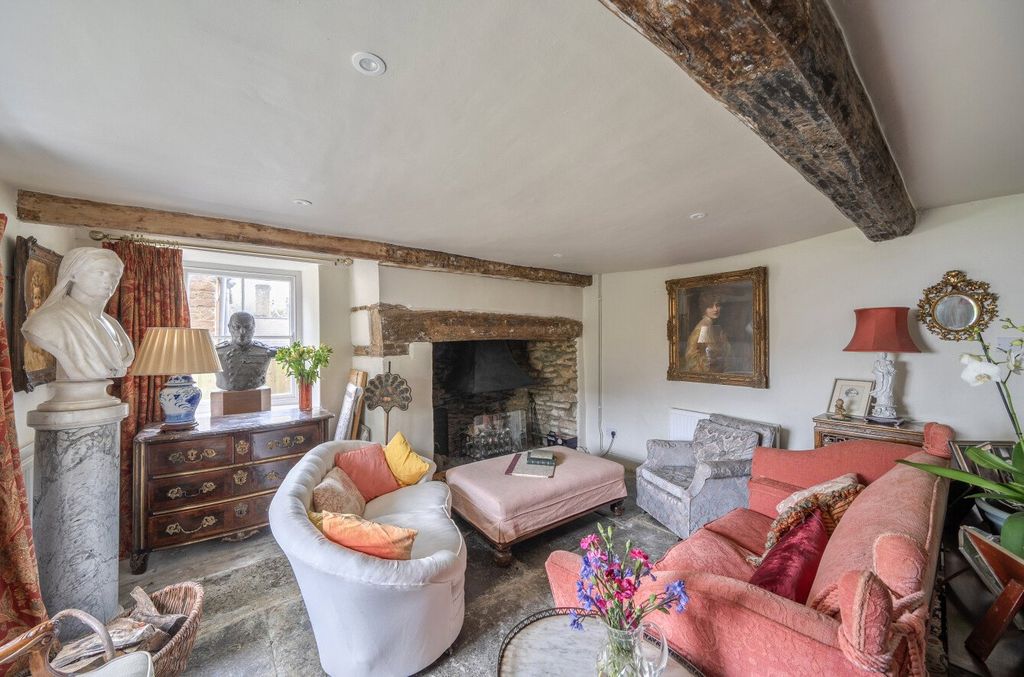 Property photo 3 of 23 Drawing Room