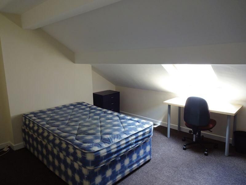 Property photo 1 of 4 A Cozy Student Bedroom Featuring A Comfortable Dou...