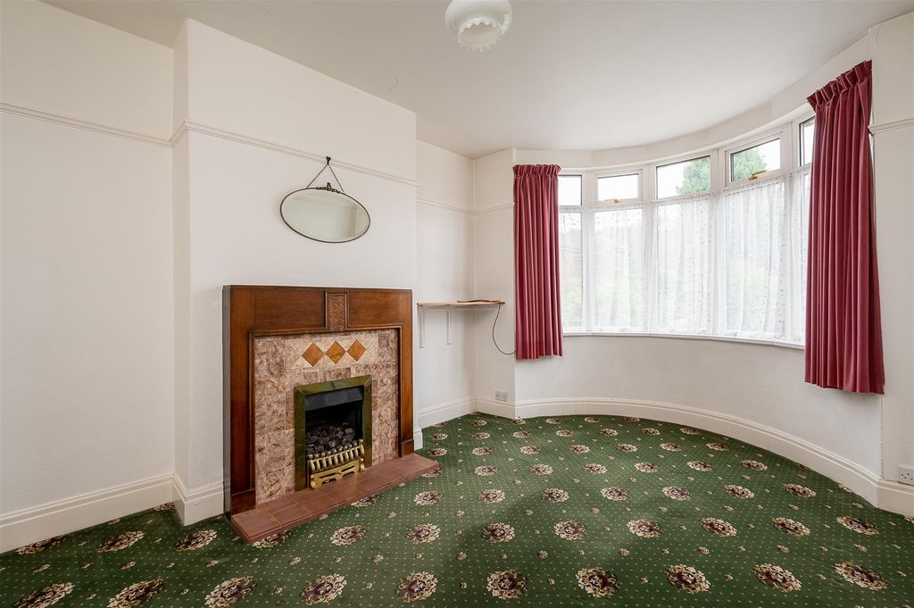 Property photo 2 of 18 5 Thirlmere Dr-4.Jpg