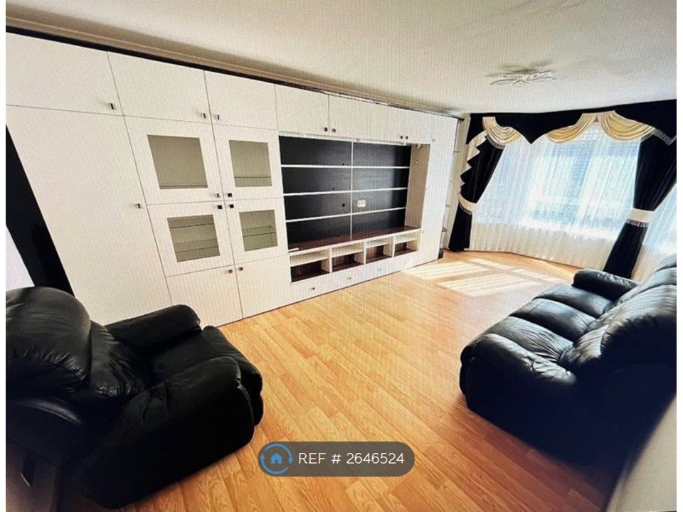 Property photo 1 of 10 Living Room