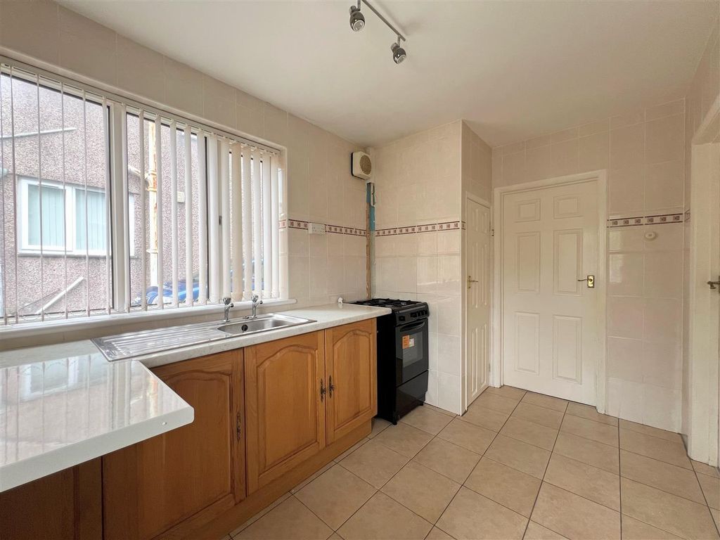 Property photo 3 of 29 Kitchen