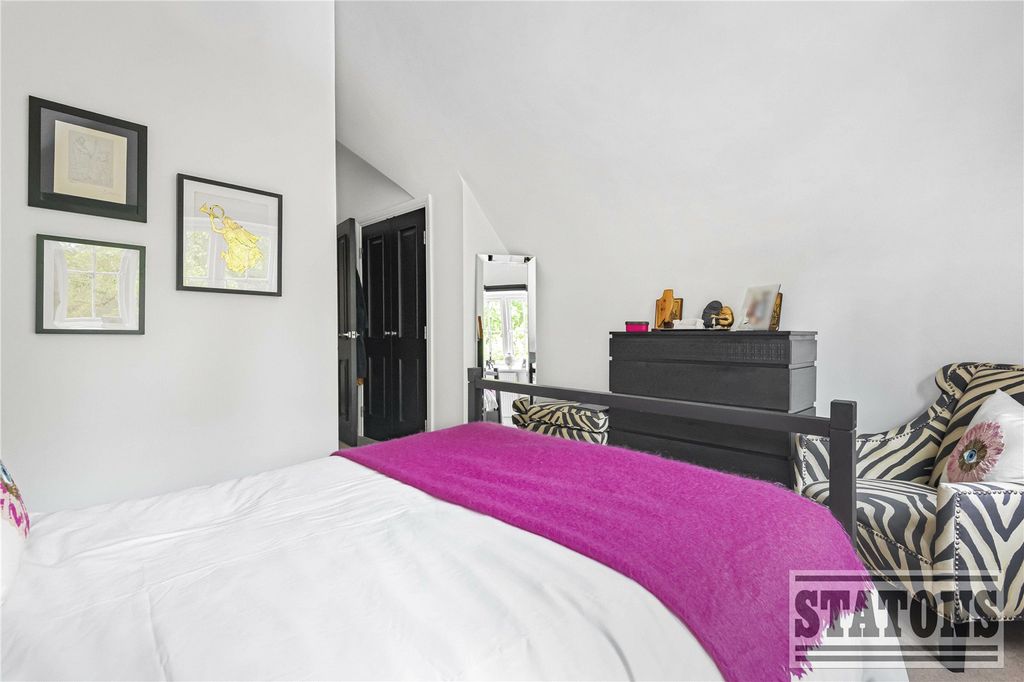 Additional image 18 of 3 bed flat for saleCockfosters Road, Barnet EN4