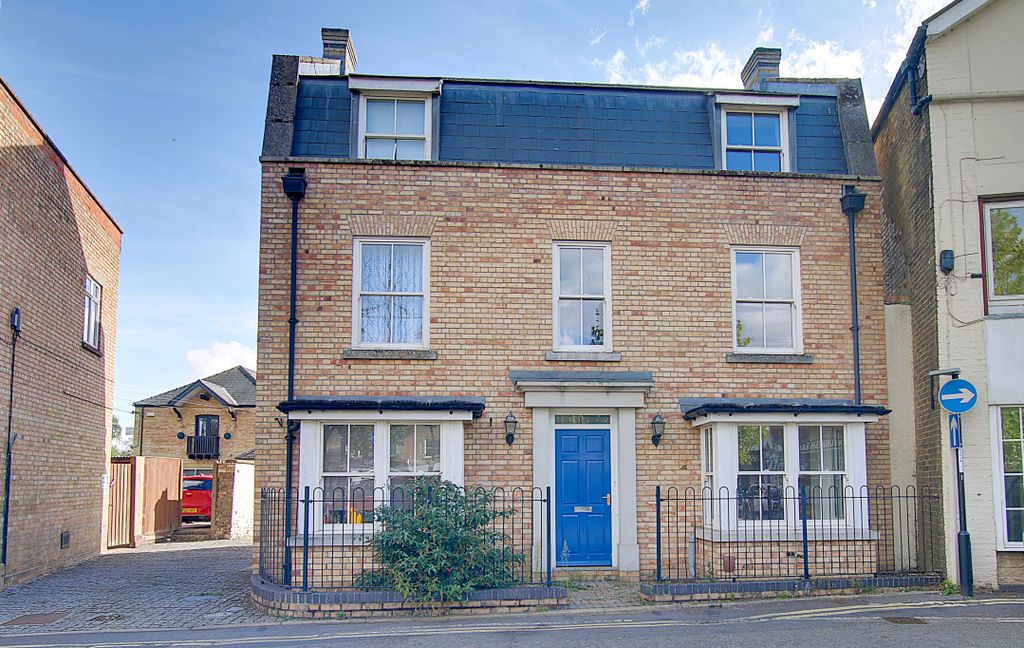 Property photo 1 of 13