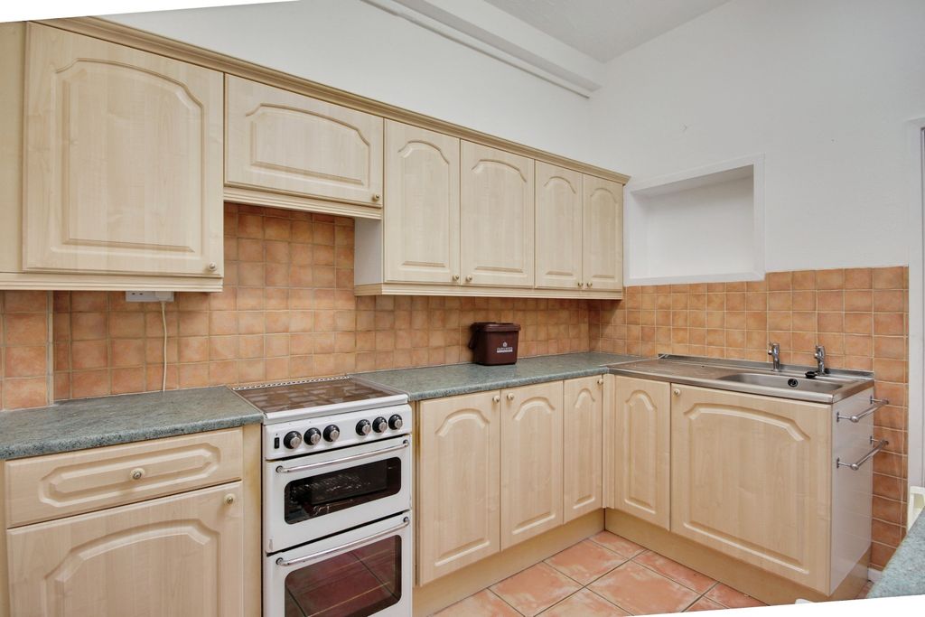 Property photo 3 of 12