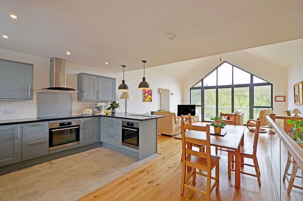 Property photo 2 of 25 Photo 16