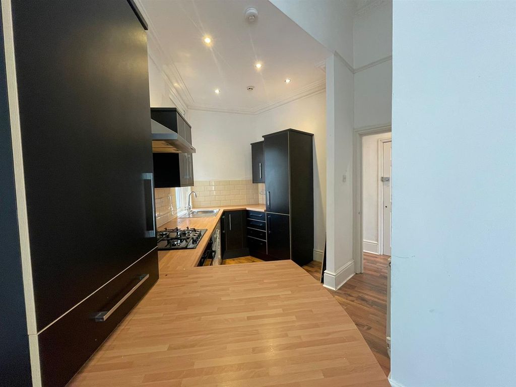 Property photo 2 of 11 Livingroom/Kitchen