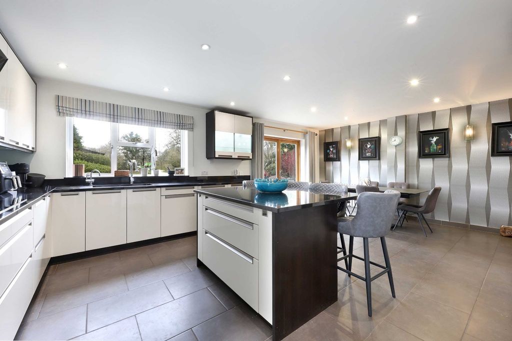 Property photo 3 of 25 Picture No. 16