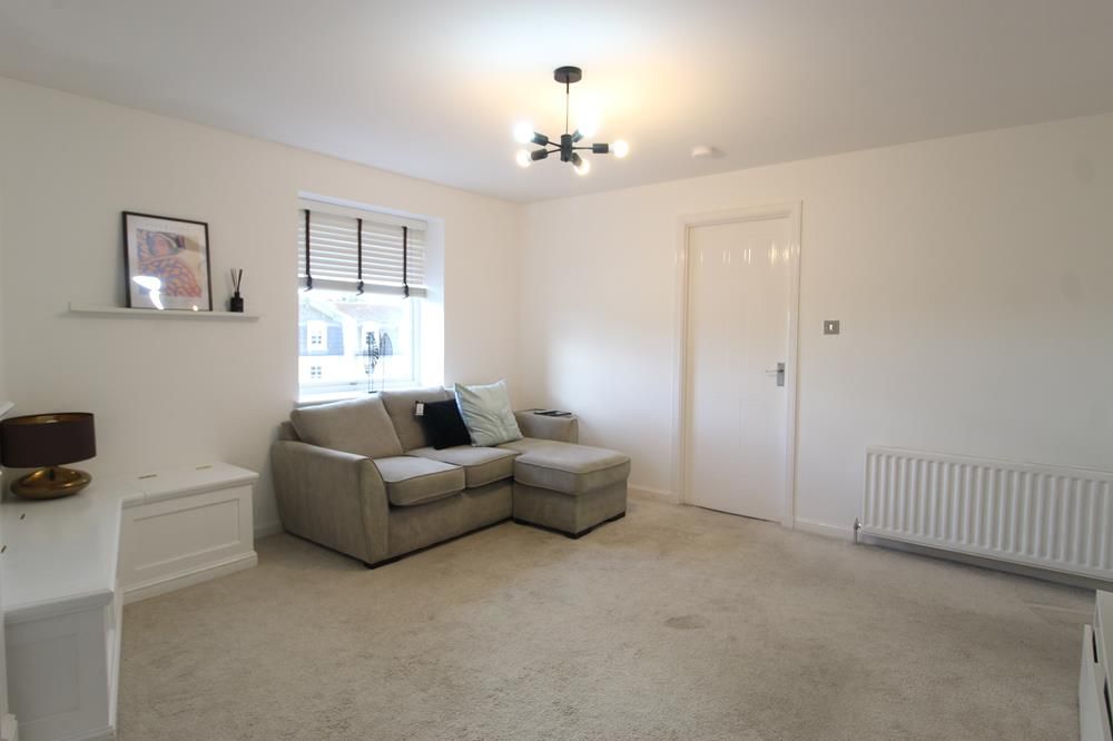 Property photo 3 of 12 Lounge 2