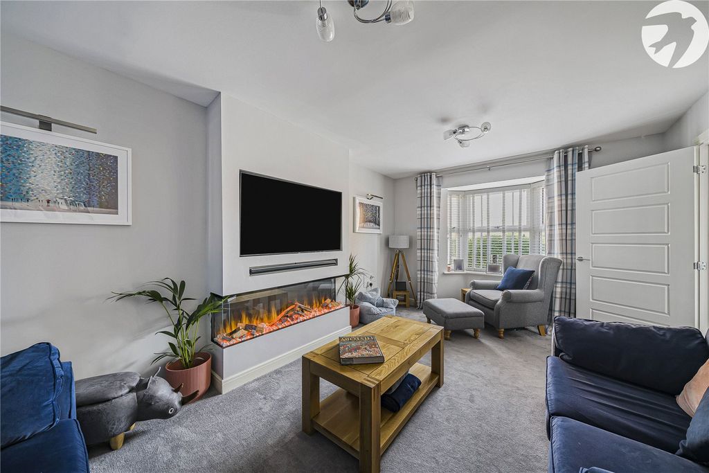 Property photo 3 of 35 Lounge