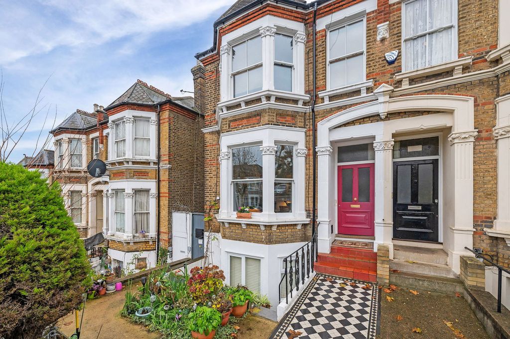 Property photo 2 of 18