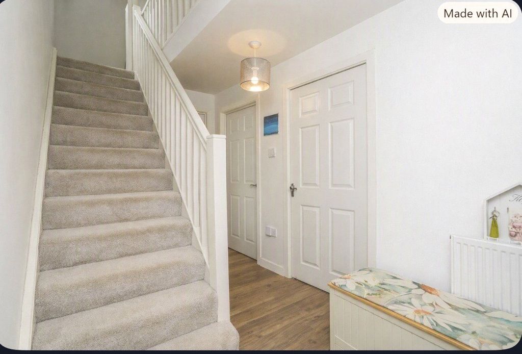 Property photo 3 of 11 Hallway