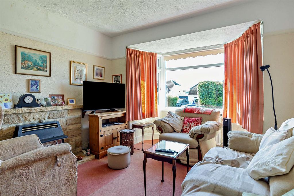 Property photo 2 of 13 8666223-Interior13-800.Jpg