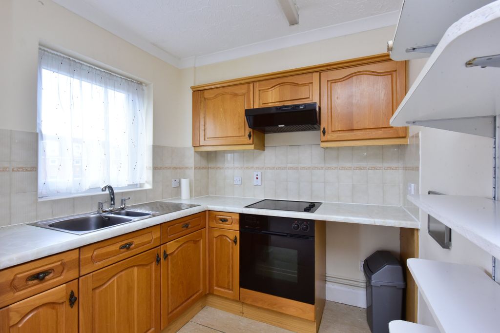 Property photo 2 of 18 Kitchen