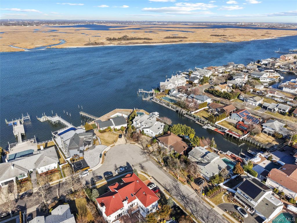 Property photo 2 of 37