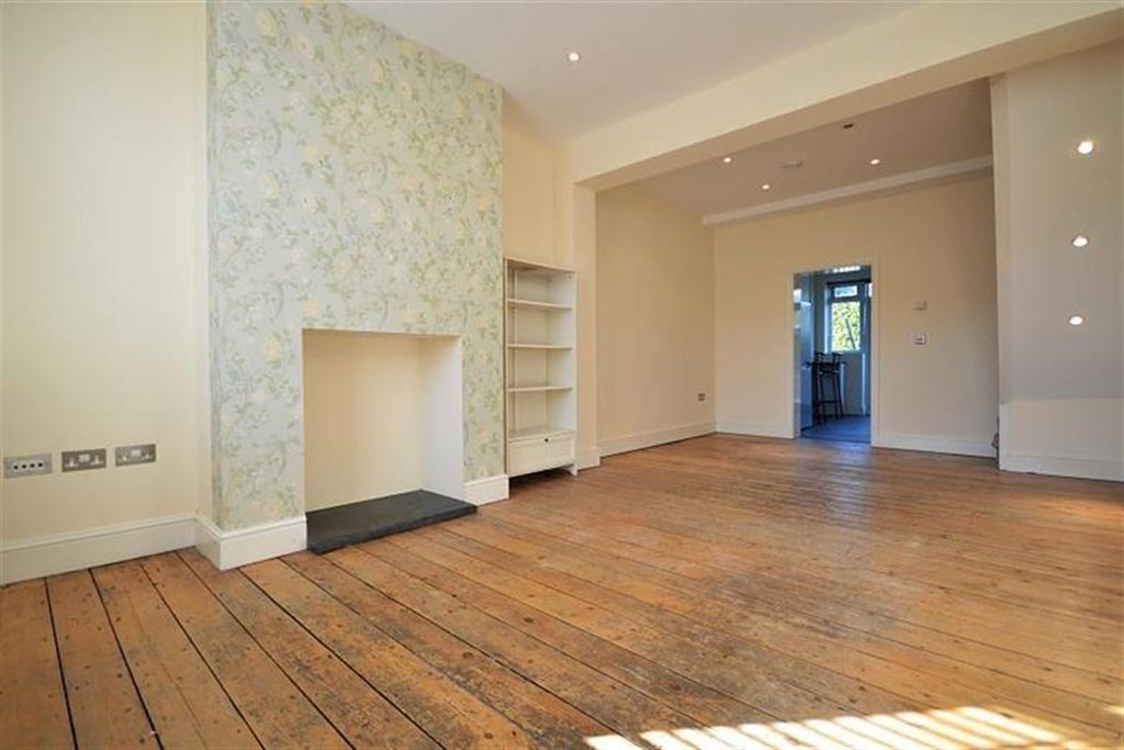 Property photo 2 of 9 (Main)