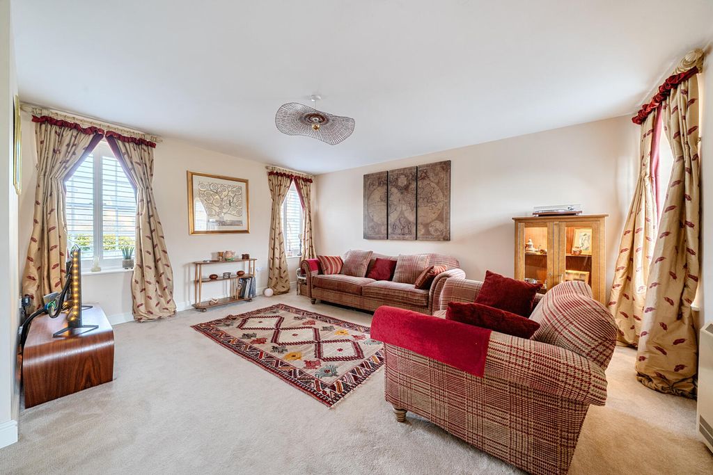 Property photo 2 of 18 Living Room