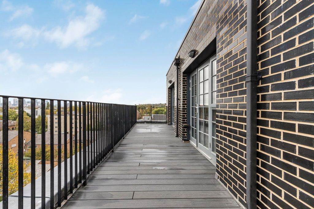 Property photo 3 of 11 Picture No. 21