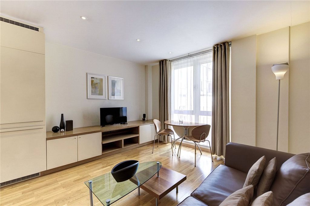 Property photo 2 of 9 Lounge